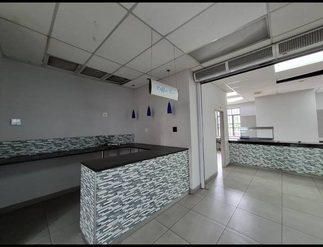 1,700M² OFFICE TO LET IN CRAIGHALL